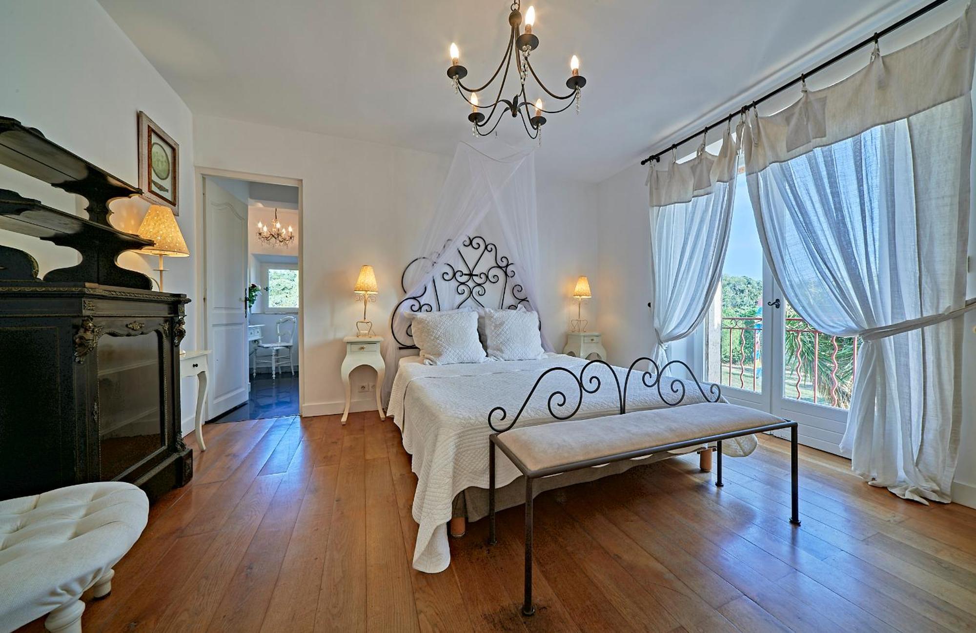 Bed & Breakfast Mercedes 300 M De La La Londe-les-Maures